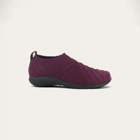 Cover image of RASPBERRY KNIT Naot Okahu Women's